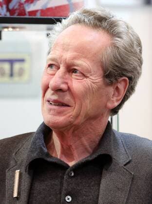 Erfurt - artthuer 05.11.16 , Erfurt, Messehalle, 10. artthuer, Kunstmesse in Thüringen mit Thüringer Künstlern im Bild: Rolf Lindner gewinnt den Kunstpreis