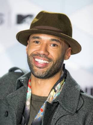 Mr Probz arrives in the photo room during the MTV Europe Music Awards in Rotterdam, The Netherlands on November 6, 2016.  ROT20161106917 SVENxHOOGERHUIS