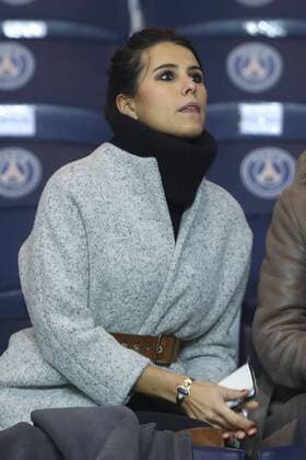 Karine Ferri besucht Fußballspiel in Paris Karine Ferri CELEBRITES : Paris Saint Germain vs Rennes Etienne - Ligue 1 - 06 11 2016 GwendolineLeGoff Panoramic 