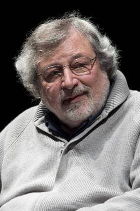Francesco Guccini während Podiumsdiskussion in Rom November 6, 2016 - Rome, Italy - Italian singer and songwriter Francesco Guccini talks on stage during the Incontro con Francesco at the Auditorium Parco della Musica, Rome, Italy on 06 November 2016. Rome Italy  - ZUMAn230 20161106_zaa_n230_471