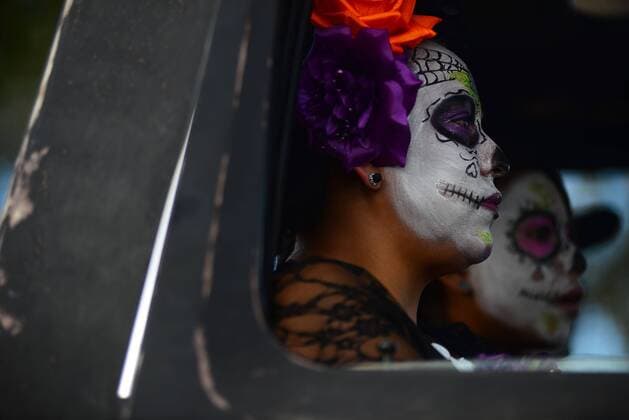 Dia de los Muertos: Tag der Toten in New Mexiko, USA November 6, 2016 - Albuquerque, NEW MEXICO, U.S. - 110616. A float during the 24th Annual Dia de los Muertos Marigold Parade.Photographed on Sunday November 6, 2016. . JOURNAL. Albuquerque U.S. - ZUMAab1_ 20161106_zaf_ab1_036