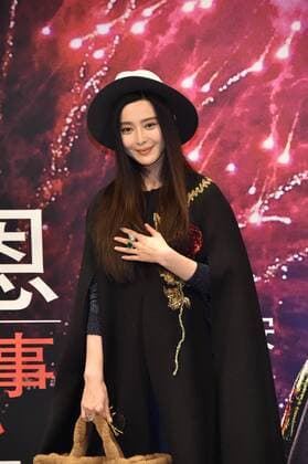 Billy Lynns Long Halftime Walk Filmpremiere in Peking BEIJING, CHINA - NOVEMBER 06: Fan Bingbing attends the premiere of director Ang Lee s film Billy Lynn s Long Halftime Walk on November 6, 2016 in Beijing, China.  CFP495115825