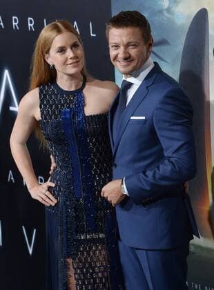 Arrival Filmpremiere in Los Angeles Cast members Amy Adams and Jeremy Renner attend the premiere of the motion picture sci-fi thriller Arrival at the Regency Village Theatre in the Westwood section of Los Angeles on November 6, 2016. Storyline: When mysterious spacecraft touch down across the globe, an elite team - led by expert linguist Louise Banks (Amy Adams) - are brought together to investigate. As mankind teeters on the verge of global war, Banks and the team race against time for answers - and to find them, she will take a chance that could threaten her life, and quite possibly humanity.  LAP2016110619 JIMxRUYMEN