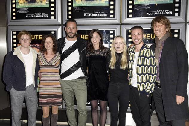 Louis Hofmann, Inka Friedrich, Jakob M. Erwa, Svenja Jung, Ada Philine Stappenbeck, Jannik Schümann und Boris Schönfelder bei der Premiere des Kinofilms Die Mitte der Welt im Kino in der Kulturbrauerei. Berlin, 06.11.2016 Foto:xF.xKernx xFuturexImage