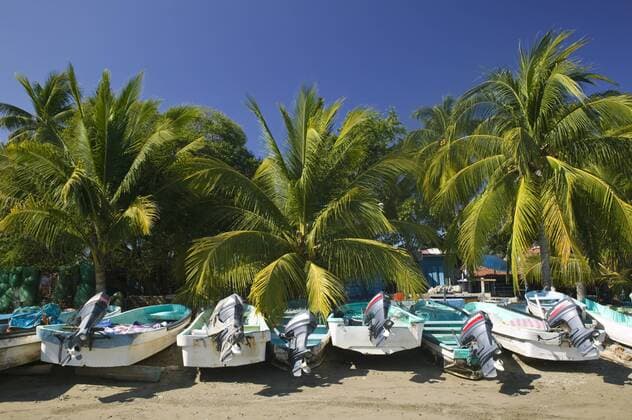 Mexico, Guerrero, Zihuatanejo. Fishing Boats on Playa Municipal Beach  Copyright: xWalterxBibikowx xDanitaxDelimont SA13 WBI0436