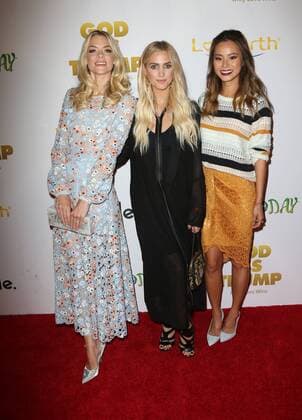 Bilder des Tages November 7, 2016 - Hollywood, CA, United States - 07 November 2016 - Hollywood, California - Jaime King, Ashlee Simpson, Jaime Chung. Premiere Of God vs Trump held at The TCL Chinese Theatre. Photo Credit: AdMedia Hollywood United States - ZUMAa123 20161107_zaa_a123_149
