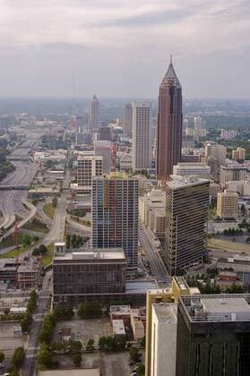 Architektur von Kevin Roche North America, USA, Georgia, Atlanta. A view of the Atlanta skyline.  Copyright: xSusanxPeasex xDanitaxDelimont US11 SPE0176