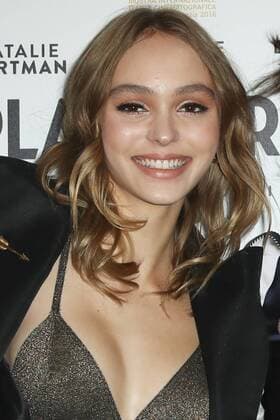 Lily Rose Depp - Photocall Film Planetarium - Paris - 08 11 2016 GwendolineLeGoff Panoramic 