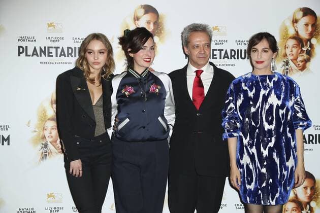 Lily Rose Depp Rebecca Zlotowski Emmanuel Salinger Amira Casar - Photocall Film Planetarium - Paris - 08 11 2016 GwendolineLeGoff Panoramic 