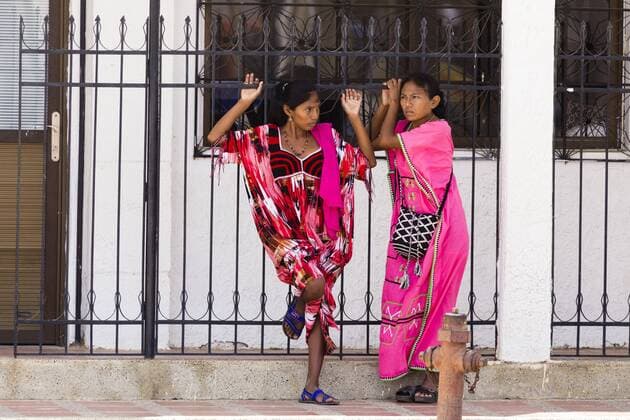 IMAGO Cultures of the world, Wayuu Volk in Kolumbien Wayuu oder Guajiro Frauen, Ureinwohner, Eingeborene, Uribia, Kolumbien, Südamerika Copyright: imageBROKER/GillesxBarbier ibloyo04409966.jpg