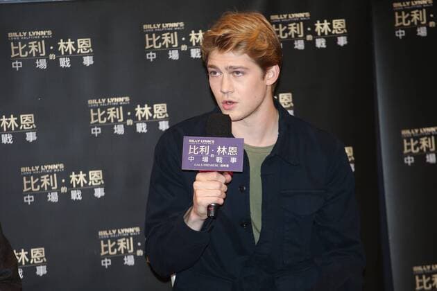 HONG KONG, CHINA - NOVEMBER 09: British actor Joe Alwyn attends the premiere of Ang Lee s film Billy Lynn s Long Halftime Walk on November 9, 2016 in Hong Kong, China.  CFP495245830