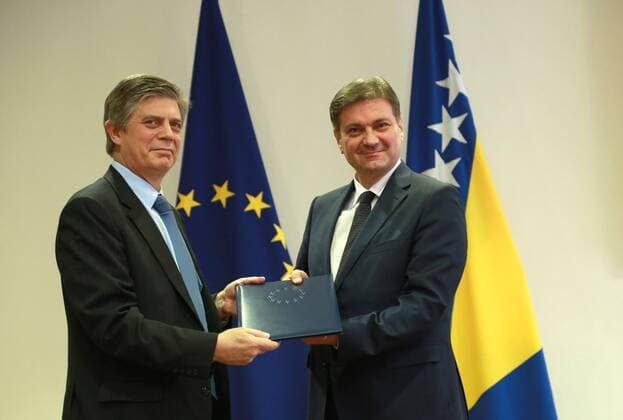 (161109) -- SARAJEVO, Nov. 9, 2016 -- Denis Zvizdic (R), Chairman of the Council of Ministers of Bosnia and Herzegovina (BiH), and the head of EU Delegation and EU Special Representative in BiH Lars-Gunnar Wigemark pose for a photograph at the Parliamentary building in Sarajevo, BiH, on Nov. 9, 2016. Denis Zvizdic, Chairman of the Council of Ministers of Bosnia and Herzegovina (BiH), on Wednesday hailed the assessment report by the European Commission regarding the integration process of BiH. ) BIH-SARAJEVO-EU ASSESSMENT REPORT HarisxMemija 