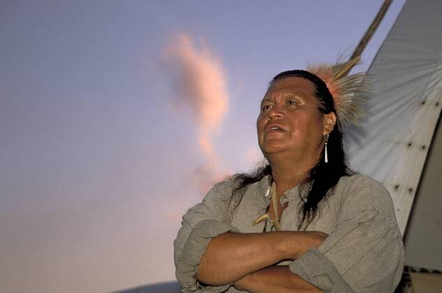 Shawnee re-enactor and storyteller dressed in clothing and tells stories of 1700 s Native life in the Ohio Valley during the Mohegan Park Indian Festival and Pow Wow in Ohio  Copyright: xNativestockxPicturesx xDanitaxDelimont US36 AWY0017