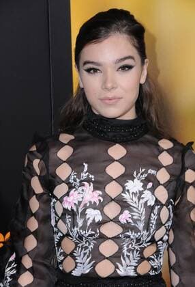 November 9, 2016 - Los Angeles, CA, United States - 09 November 2016 - Los Angeles, California. Hailee Steinfeld. Screening Of STX Entertainment s The Edge Of Seventeen at Regal LA Live Stadium 14. Photo Credit: AdMedia Los Angeles United States - ZUMAa123 20161109_zaa_a123_399