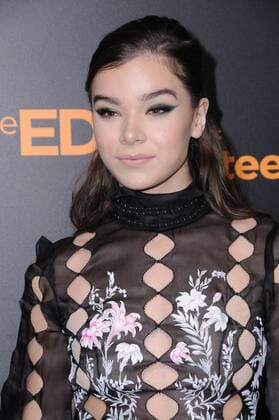 November 9, 2016 - Los Angeles, CA, United States - 09 November 2016 - Los Angeles, California. Hailee Steinfeld. Screening Of STX Entertainment s The Edge Of Seventeen at Regal LA Live Stadium 14. Photo Credit: AdMedia Los Angeles United States - ZUMAa123 20161109_zaa_a123_402
