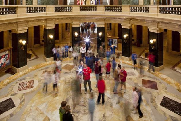 USA, Wisconsin, Madison, Visitors take flash snapshots inside massive and ornate State Capitol building  Copyright: xPaulxSoudersx xDanitaxDelimont US50 PSO0003