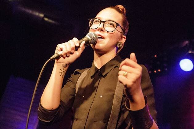 Buchpremiere: Myriam von M stellt am 08.11.2016 im Bassy Club in Berlin ihr Buch - Fuck Cancer - vor. Stefanie Heinzmann spielt im Rahmen der Buchpremiere ein Unplugged-Konzert. Buchpremiere - Myriam von M in Berlin