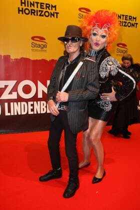 Udo Lindenberg und Olivia Jones bei der Hinterm Horizont Musical Premiere am 10.11.2016 in Hamburg Hinterm Horizont Musical Premiere in Hamburg, 2016 