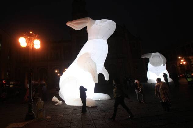 Festival of Lights in Mexiko-Stadt View of the Santo Domingo square in Mexico City, Mexico, on 10 November 2016, during the inauguration of the third International Festival of Lights Filux 2016, where more than 15 international artists will participate. THIRD EDITION OF THE INTERNATIONAL FESTIVAL OF LIGHTS FILUX 2016 !ACHTUNG: NUR REDAKTIONELLE NUTZUNG!  MEX58 20161111-636144409510226338