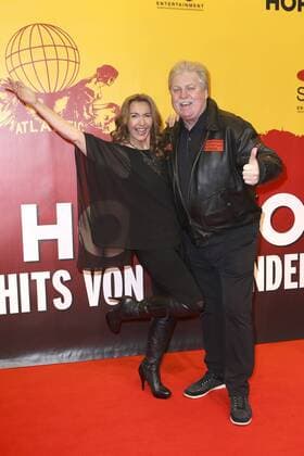 Klaus Baumgart mit Gattin Ilona bei der Premiere des Musicals Hinterm Horizont im Operettenhaus. Hamburg, 10.11.2016 Foto:xH.xHartmannx xFuturexImage
