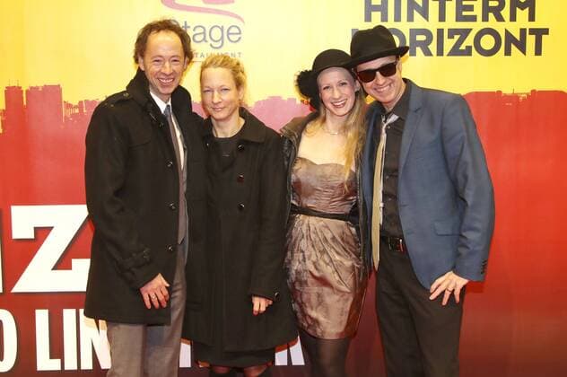 Gerrit Braun mit Gattin Nicky und Frederik Braun mit Gattin Johanna bei der Premiere des Musicals Hinterm Horizont im Operettenhaus. Hamburg, 10.11.2016 Foto:xgbrcix xFuturexImage