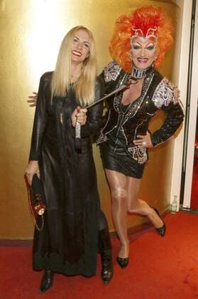 Sonya Kraus und Olivia Jones bei der Premiere des Musicals Hinterm Horizont im Operettenhaus. Hamburg, 10.11.2016 Foto:xgbrcix xFuturexImage