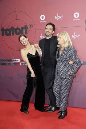 Camilla Renschke, Oliver Mommsen und Sabine Postel bei der Premiere des 1000. Tatort-Krimis Taxi nach Leipzig im Cinemaxx Dammtor. Hamburg, 11.11.2016 Foto:xH.xHartmannx xFuturexImage