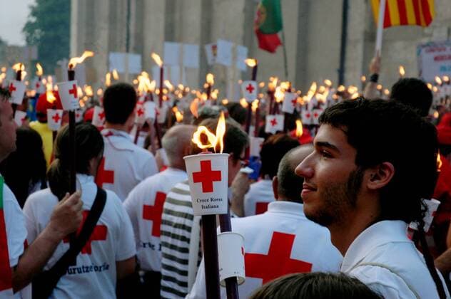 090628) -- SOLFERINO, June 28, 2009 -- Participants hold torches during a torch march marking the 150th anniversary of the International Red Cross and Red Crescent Movement in Solferino, Italy, on June 27, 2009. The International Red Cross and Red Crescent Movement is the world s largest humanitarian network which was firstly initiated in 1859. As 2009 is the 150th anniversary of the movement, The Italian International Federation of Red Cross and Red Crescent Societies and the International Committee of the Red Cross held various activities from June 24 to June 28 to commemorate the movement and encourage more youths to join it. (Yang Ling) (wjd)  - ZUMAx10_ 20090628_zaf_x10_070