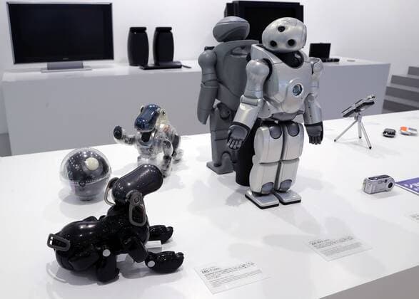 November 12, 2016, Tokyo, Japan - Japan s electronics giant Sony displays the company s humanoid robot SDR-X and pet robot Aibo at the company s retrospective exhibition It s a Sony exhibition at the Sony building in Ginza in Tokyo on Saturday, November 12, 2016. Sony exhibited the company s historical products at the building which was built 50 years ago as Sony will close Sony s landnark Sony building on March 31, 2017 and will open Sony park in 2018 at the place.  (lwxa006207)