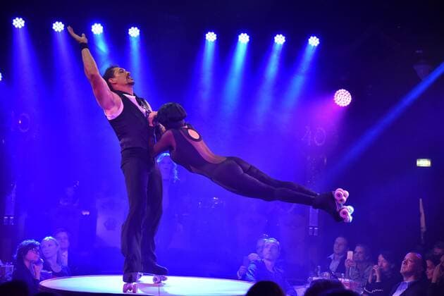 TRIO TRIBERTIS - Rollschuh-Akrobatik - bei der Premiere am 13.11.2016 in Köln der Roncalli Dinnershow Panem et Circenses. Deutschlands erste Dinnershow im historischen Spiegelzelt kehrt nach 25 Jahren zurück nach Köln und beendet somit das 40. Jubiläumsjahr von Roncalli in der Domstadt