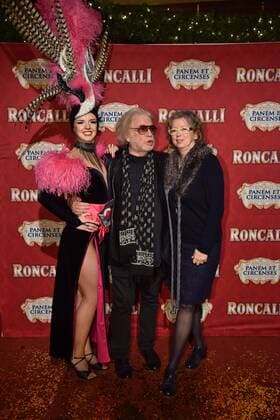Roncalli-Chef Bernhard Paul und Gastronomin Jutta Kierberg bei der Premiere am 13.11.2016 in Köln der Roncalli Dinnershow Panem et Circenses. Deutschlands erste Dinnershow im historischen Spiegelzelt kehrt nach 25 Jahren zurück nach Köln und beendet somit das 40. Jubiläumsjahr von Roncalli in der Domstadt
