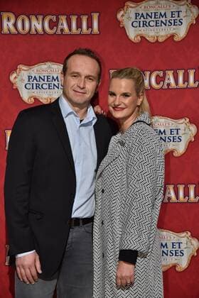Ex-FC-Köln Kapitän Dirk Lottner mit seiner Frau Sarah Premiere am 13.11.2016 in Köln der Roncalli Dinnershow Panem et Circenses. Deutschlands erste Dinnershow im historischen Spiegelzelt kehrt nach 25 Jahren zurück nach Köln und beendet somit das 40. Jubiläumsjahr von Roncalli in der Domstadt