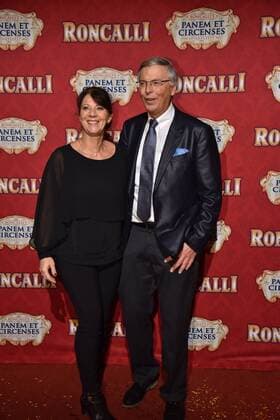 Politiker Wolfgang Bosbach und seine Frau Sabine bei der Premiere am 13.11.2016 in Köln der Roncalli Dinnershow Panem et Circenses. Deutschlands erste Dinnershow im historischen Spiegelzelt kehrt nach 25 Jahren zurück nach Köln und beendet somit das 40. Jubiläumsjahr von Roncalli in der Domstadt