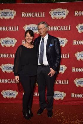 Politiker Wolfgang Bosbach und seine Frau Sabine bei der Premiere am 13.11.2016 in Köln der Roncalli Dinnershow Panem et Circenses. Deutschlands erste Dinnershow im historischen Spiegelzelt kehrt nach 25 Jahren zurück nach Köln und beendet somit das 40. Jubiläumsjahr von Roncalli in der Domstadt