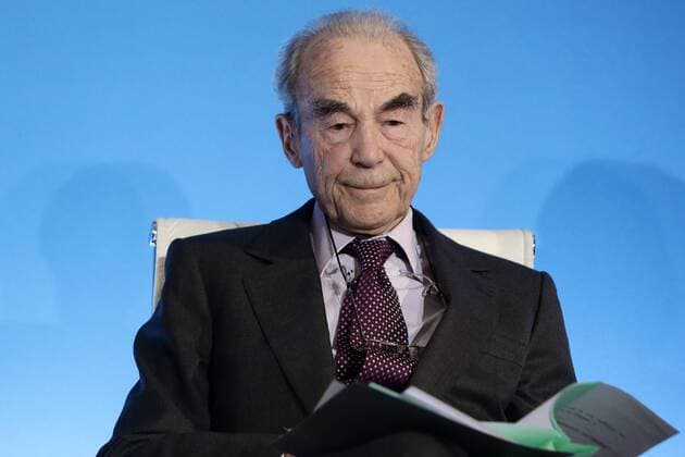 Robert Badinter-Remise au Premier Ministre du rapport de la mission Badinter sur la reforme du code du travail, a Paris, France, le 25 janvier 2016. Photo par Stephane Lemouton 