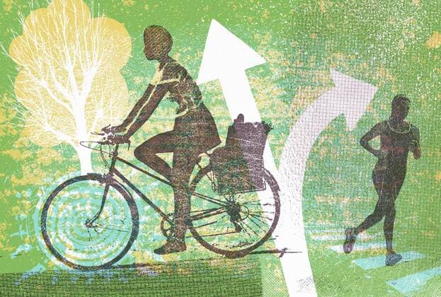 Frauen joggen und fahren Fahrrad  LizziexRoberts 11790026