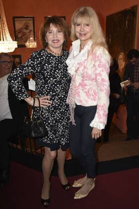 Dunja Siegel mit Gast bei der Premiere des Theaterstücks Das Lächeln der Frauen in der Komödie im Bayerischen Hof. München, 14.11.2016 Foto:xP.xSchönbergerx xFuturexImage