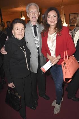 Rolf Kuhsiek mit Begleitung und Uschi Dämmrich von Luttitz bei der Premiere des Theaterstücks Das Lächeln der Frauen in der Komödie im Bayerischen Hof. München, 14.11.2016 Foto:xP.xSchönbergerx xFuturexImage