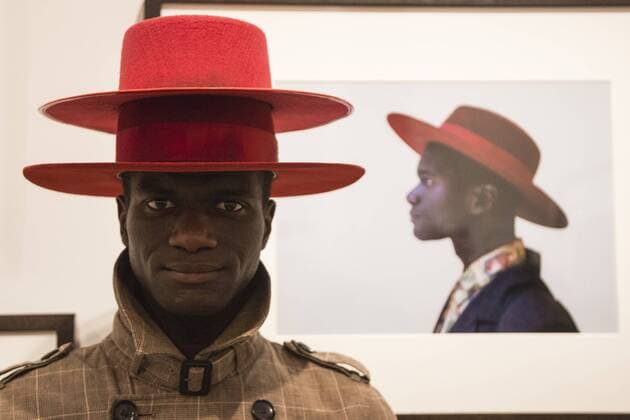 Themen der Woche Bilder des Tages Taylor Wessing Photographic Portrait Prize 2016, National Portrait Gallery, London, UK London, UK. 16 November 2016. Abdel Queta Tavares poses in front of his portrait Abdel taken by photographer David Cantor. Press preview of the Taylor Wessing Photographic Portrait Prize 2016 at the National Portrait Gallery. The exhibition of the winning entries and shortlisted portraits runs from 17 November 2016 to 26 February 2017.