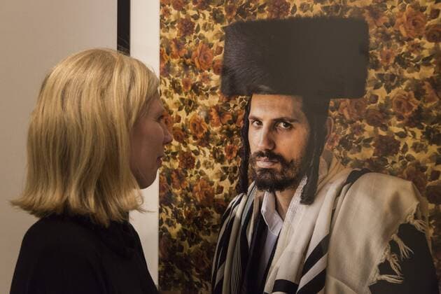 Taylor Wessing Photographic Portrait Prize 2016, National Portrait Gallery, London, UK London, UK. 16 November 2016. An NPG employee looks at the portrait of Shimi Beitar Illit from the series Bei Mir Bistu Shein by Kovi Konowiecki (Third Prize). Press preview of the Taylor Wessing Photographic Portrait Prize 2016 at the National Portrait Gallery. The exhibition of the winning entries and shortlisted portraits runs from 17 November 2016 to 26 February 2017.