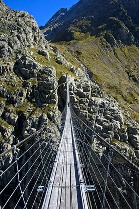 Hängeseilbrücke Triftbrücke über die Triftschlucht, Gadmer Tal, Gadmen, Kanton Bern, Schweiz, Europa Copyright: imageBROKER GuenterxFischer ibxgva04414264.jpg
