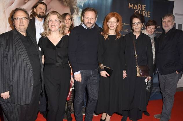 Samuel Finzi, Karolina Gruszka und Marie Noelle mit Cast und Crew bei der Premiere des Kinofilms Marie Curie im Arri Kino. München, 16.11.2016 Foto:xP.xSchönbergerx xFuturexImage