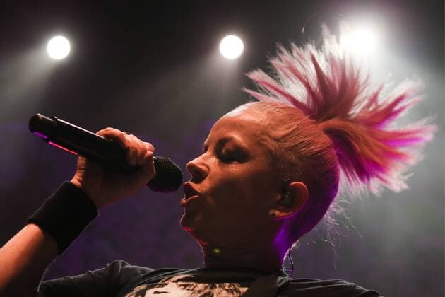 Bilder des Tages Garbage Konzert in Moskau MOSCOW, RUSSIA - NOVEMBER 17, 2016: Lead singer Shirley Manson of the Garbage rock band performs at the Yotaspace club. Sergei Savostyanov TASS  TS037FA0