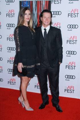 Mark Wahlberg und seine Ehefrau Rhea Durham beim Screening vom Film Patriots Day am 17.11.2016 im Rahmen der Closing Night Gala vom AFI Fest in Hollywood, Los Angeles AFI FEST 2016 Presented by Audi - Closing Night Gala - Screening of Patriots Day in Hollywood, Los Angeles 