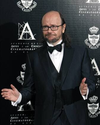 Spanish actor, producer, writer and filmmaker Santiago Segura poses as he arrives at the award of the Gold Medal of the Academy 2016, in Madrid, Spain, 18 November 2016. EFE Javier Lopez SANTIAGO SEGURA RECEIVES THE GOLD MEDAL OF THE ACADEMY !ACHTUNG: NUR REDAKTIONELLE NUTZUNG!  MAD002 20161118-636151045649064514