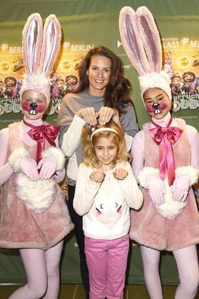 Katrin Wrobel mit Tochter Louisa bei der Premiere der Kindershow Verrückte Sonne im Friedrichstadt-Palast. Berlin, 19.11.2016 Foto:xF.xKernx xFuturexImage