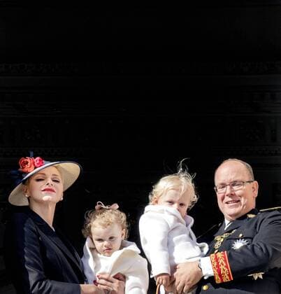 Themen der Woche Bilder des Tages Monaco - Fürstenfamilie zeigt sich am Nationalfeiertag 19-11-2016 Monaco Celebrations marking Monaco s National Day in Monte Carlo Prince Albert and Princess Charlene and Princess Gabriella and Prince Jacques  Copyright: ppex