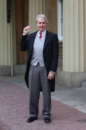 Prominente nach Ordensverleihung vor dem Buckingham Palast . 18 11 2016. London, United Kingdom. Investitures at Buckingham Palace. Buckingham Palace. David Mills picks up his MBE for services to Wildlife Conservation at Buckingham Palace, November 18 2016. David Mills MBE is a leading wildlife conservationist and founder of the British Wildlife Centre.  xi-Images xPoolx IIM-13846-0034