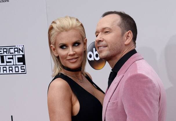 Actress Jenny McCarthy (L) and recording artist Donnie Wahlberg arrive for the 2016 American Music Awards held at Microsoft Theater in Los Angeles on November 20, 2016.  LAP20161120124 JIMxRUYMEN
