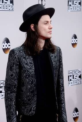 Recording artist James Bay arrives for the 2016 American Music Awards held at Microsoft Theater in Los Angeles on November 20, 2016.  LAP20161120095 JIMxRUYMEN